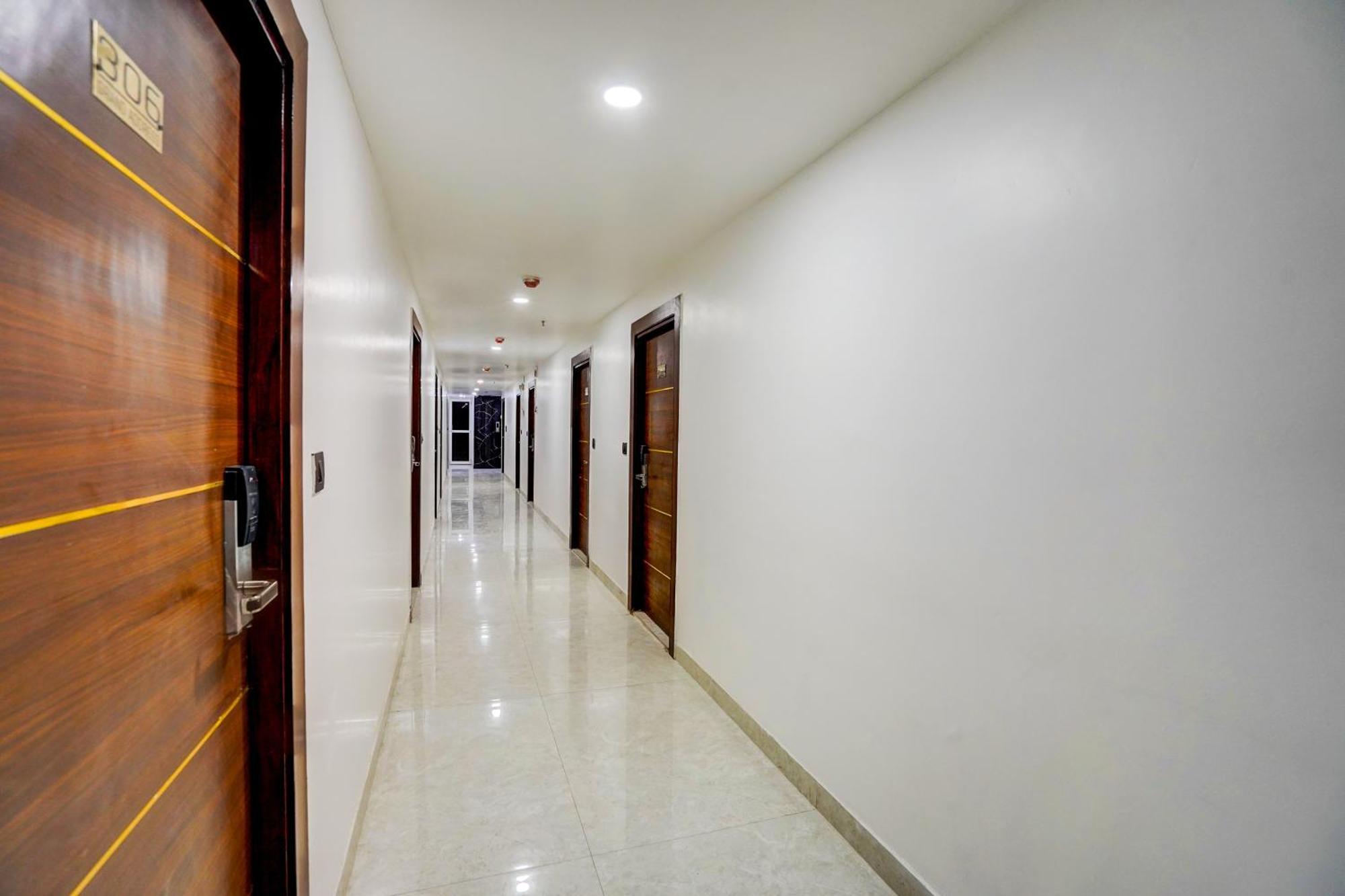 Townhouse Grand Address Hotel And Banquet Ghaziabad Eksteriør billede