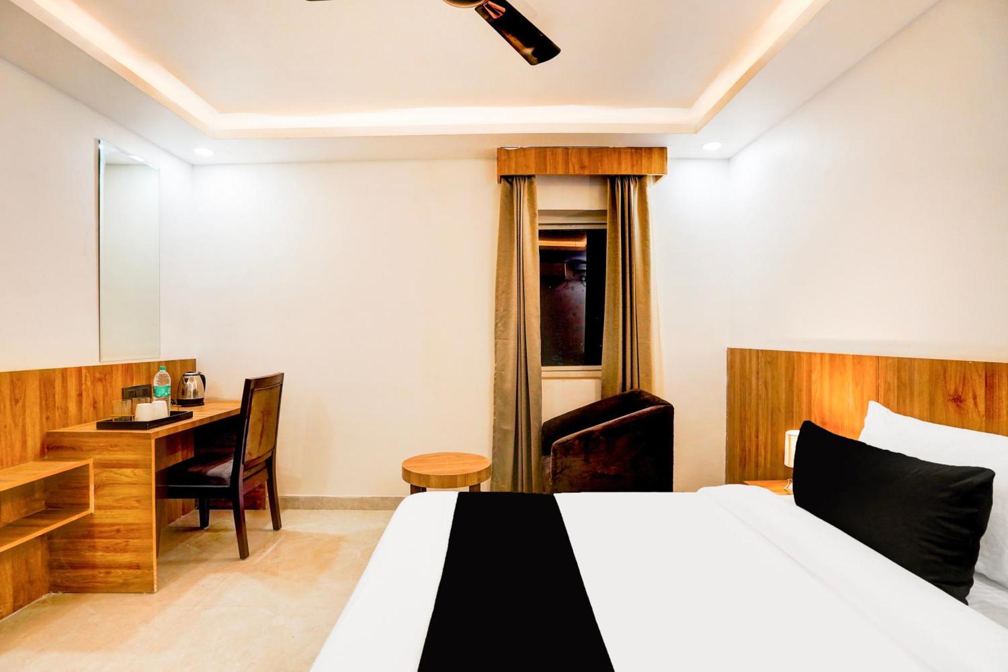 Townhouse Grand Address Hotel And Banquet Ghaziabad Eksteriør billede