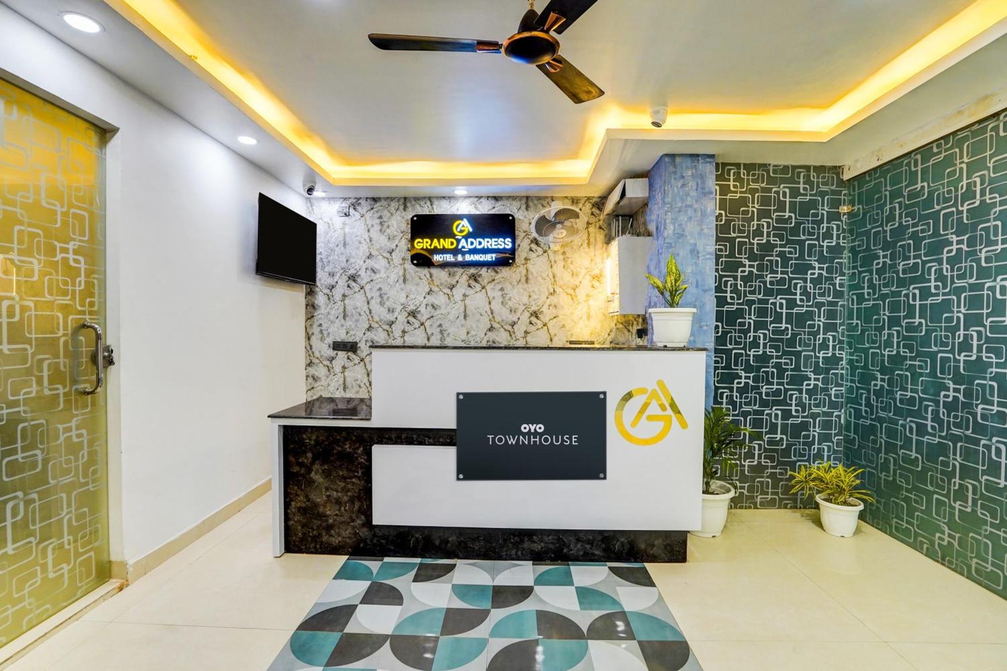 Townhouse Grand Address Hotel And Banquet Ghaziabad Eksteriør billede